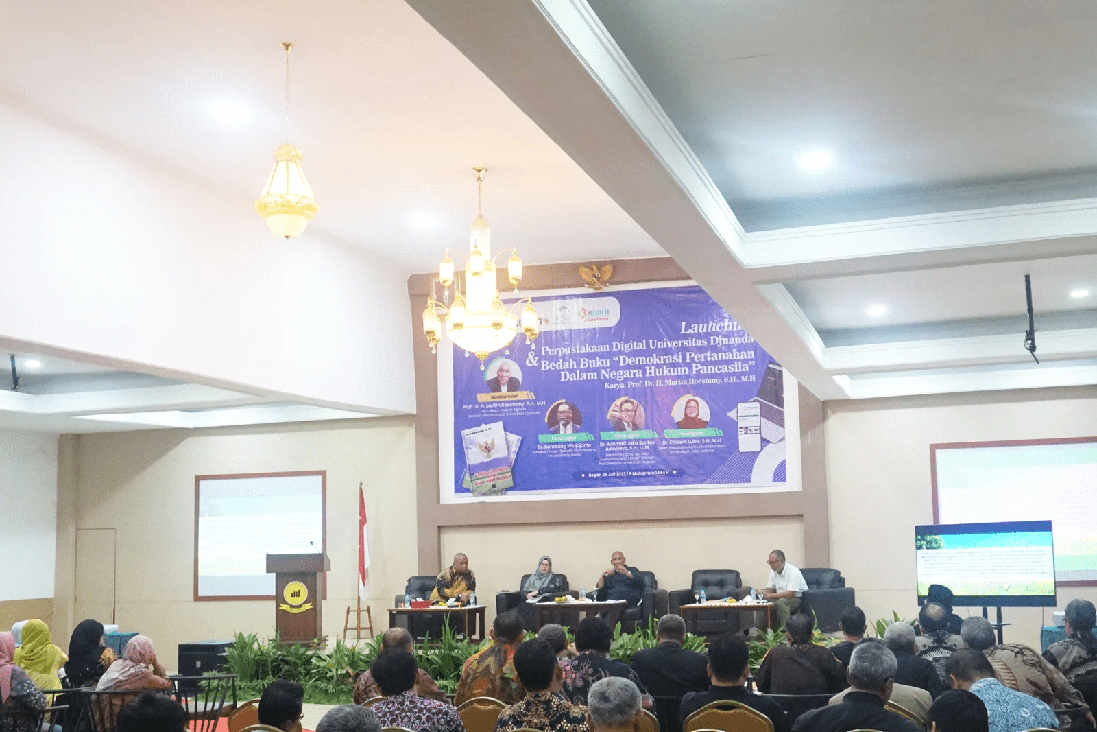 Launching Perpustakaan Digital, UNIDA Bedah Buku Karya Prof. Dr. H. Martin Roestamy, S.H., M.H